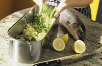 Kā pagatavot zivis, kas marinētas ar burkāniem un sīpoliem - receptes sautētas, ceptas, cepeškrāsnī, lēnajā plītī