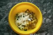 Kaimo salotos iš kiaušinių, marinuotų agurkų ir bulvių – receptai su nuotraukomis