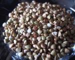 buckwheat ឆ្អិន: រាប់ BJU មាតិកាកាឡូរីនៃ 100 ក្រាមនៃ buckwheat ឆ្អិន