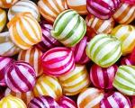 К чему снятся конфеты: потянуло на сладкое?